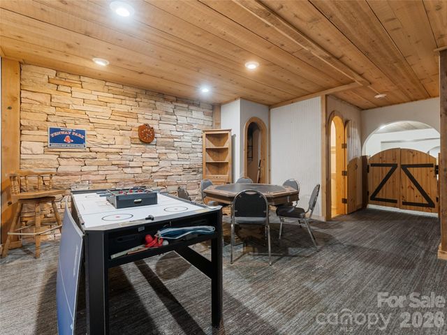 6 Ravenwood Lane, Horse Shoe, NC 28742