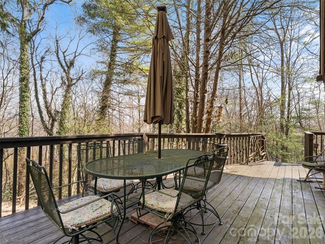 6 Ravenwood Lane, Horse Shoe, NC 28742