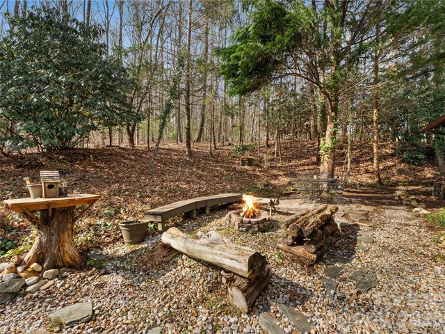 6 Ravenwood Lane, Horse Shoe, NC 28742