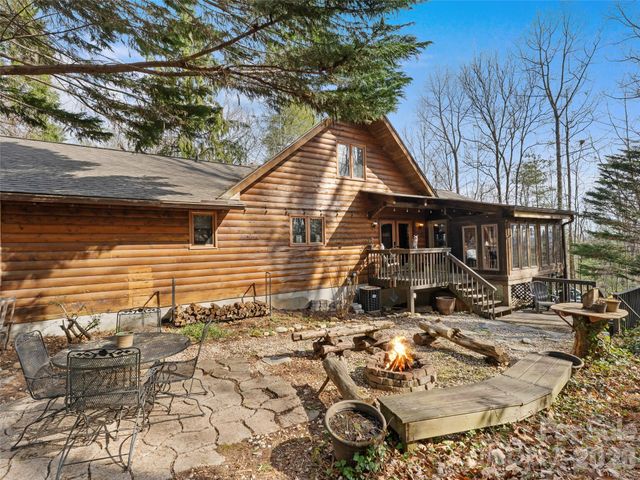 6 Ravenwood Lane, Horse Shoe, NC 28742