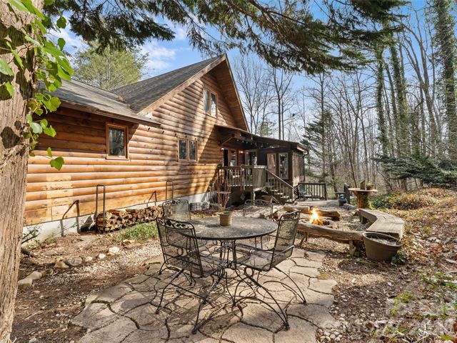 6 Ravenwood Lane, Horse Shoe, NC 28742