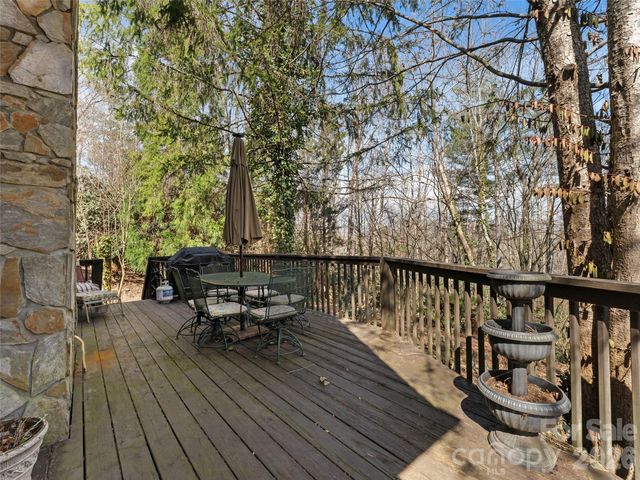 6 Ravenwood Lane, Horse Shoe, NC 28742