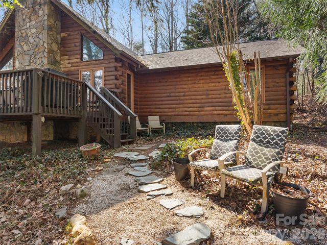 6 Ravenwood Lane, Horse Shoe, NC 28742