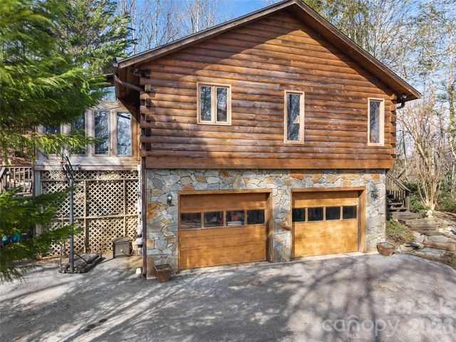 6 Ravenwood Lane, Horse Shoe, NC 28742