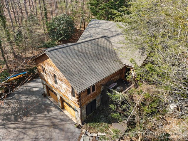 6 Ravenwood Lane, Horse Shoe, NC 28742