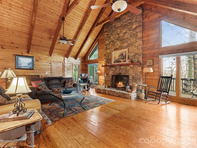 6 Ravenwood Lane, Horse Shoe, NC 28742