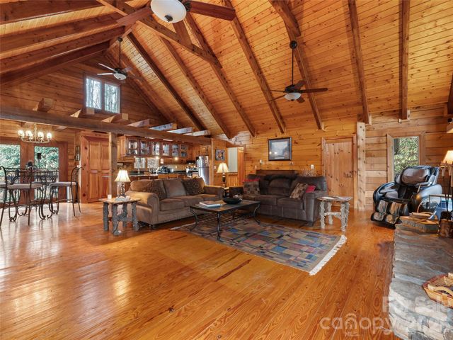 6 Ravenwood Lane, Horse Shoe, NC 28742