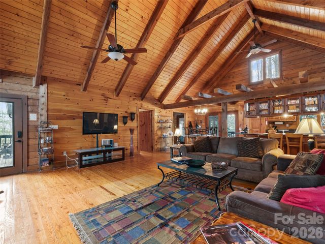 6 Ravenwood Lane, Horse Shoe, NC 28742