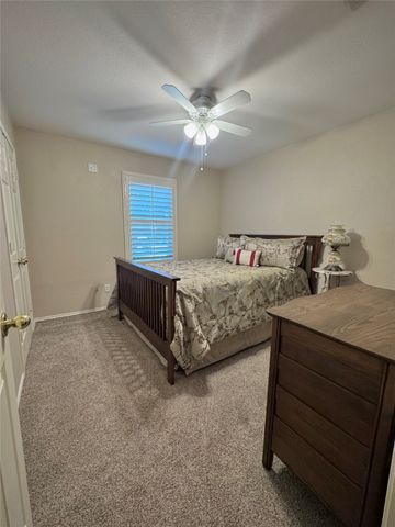 501 Rolling Hills Drive, Hewitt, TX 76643