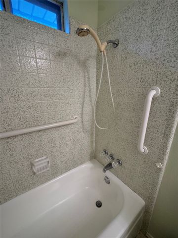 501 Rolling Hills Drive, Hewitt, TX 76643