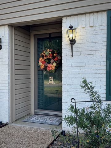 501 Rolling Hills Drive, Hewitt, TX 76643