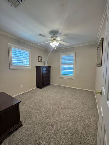 501 Rolling Hills Drive, Hewitt, TX 76643