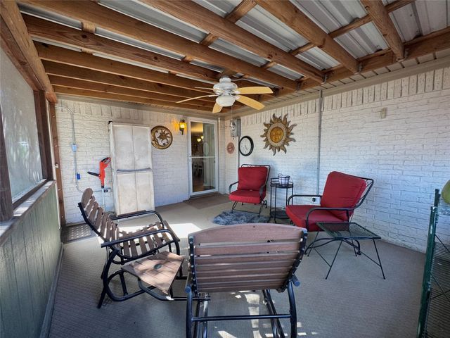 501 Rolling Hills Drive, Hewitt, TX 76643