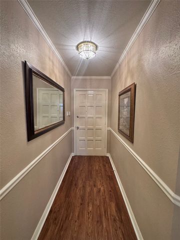 501 Rolling Hills Drive, Hewitt, TX 76643