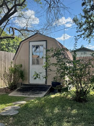 501 Rolling Hills Drive, Hewitt, TX 76643