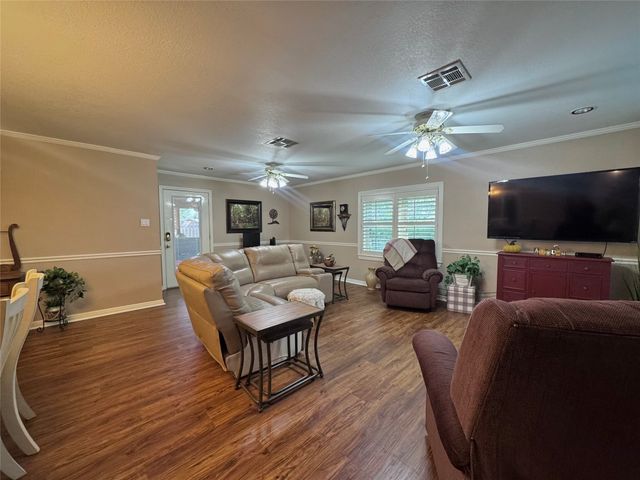 501 Rolling Hills Drive, Hewitt, TX 76643