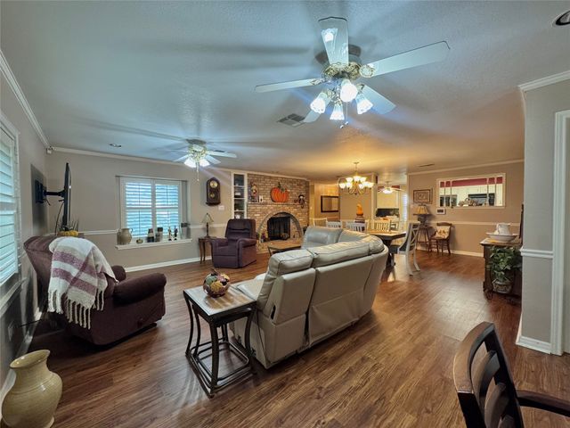 501 Rolling Hills Drive, Hewitt, TX 76643