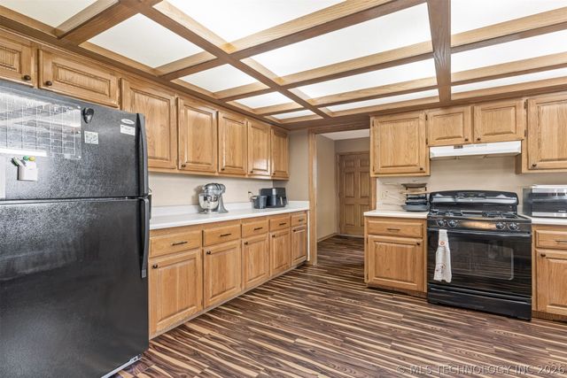 302 N Gas Street, Chouteau, OK 74337