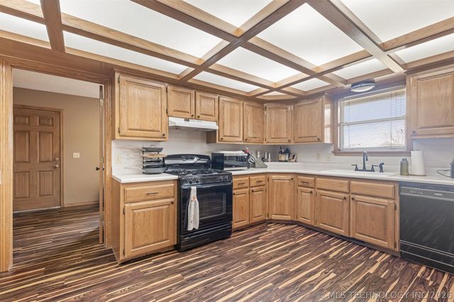 302 N Gas Street, Chouteau, OK 74337