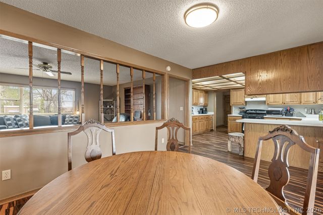 302 N Gas Street, Chouteau, OK 74337