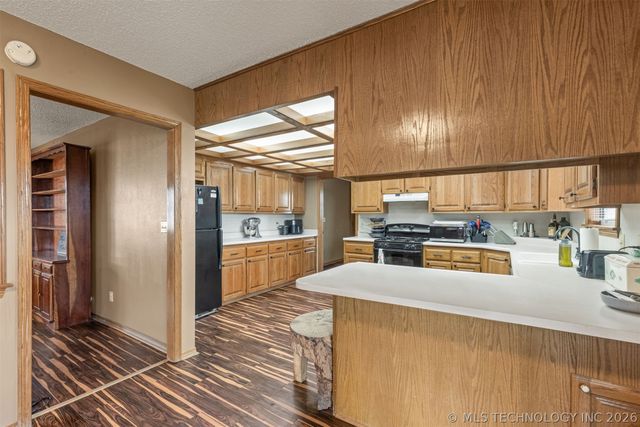 302 N Gas Street, Chouteau, OK 74337