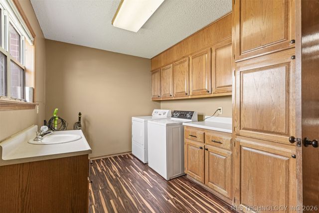 302 N Gas Street, Chouteau, OK 74337