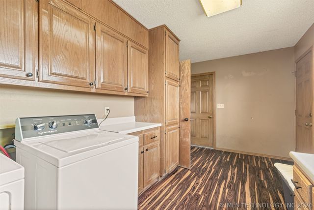 302 N Gas Street, Chouteau, OK 74337