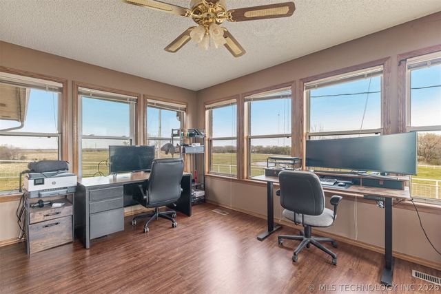 302 N Gas Street, Chouteau, OK 74337