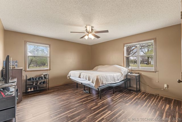 302 N Gas Street, Chouteau, OK 74337