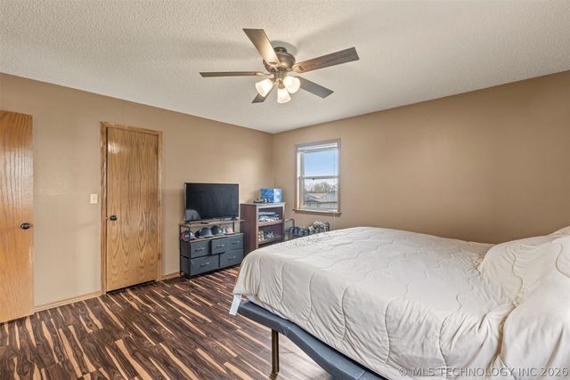 302 N Gas Street, Chouteau, OK 74337