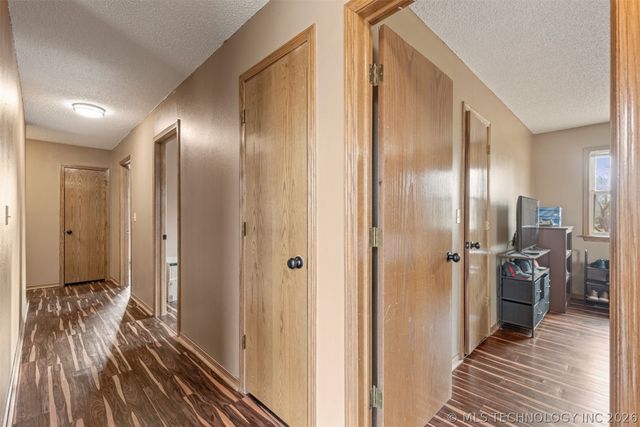 302 N Gas Street, Chouteau, OK 74337