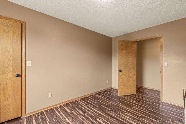 302 N Gas Street, Chouteau, OK 74337