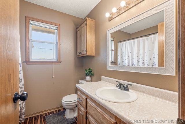 302 N Gas Street, Chouteau, OK 74337