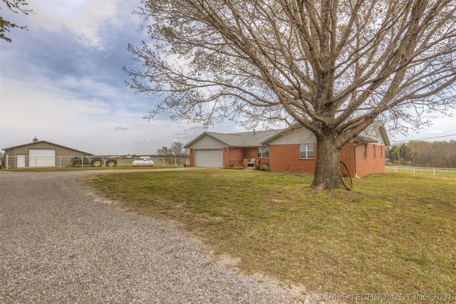 302 N Gas Street, Chouteau, OK 74337