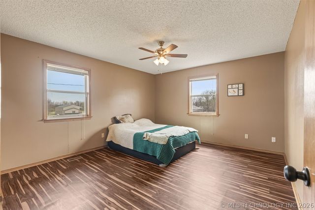 302 N Gas Street, Chouteau, OK 74337