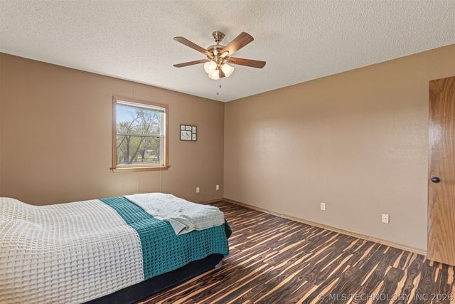 302 N Gas Street, Chouteau, OK 74337