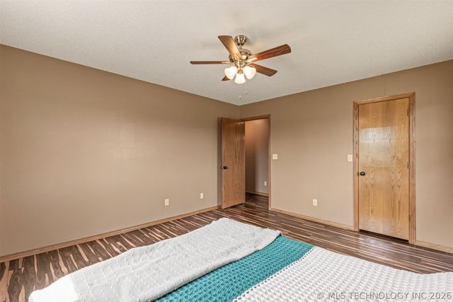 302 N Gas Street, Chouteau, OK 74337