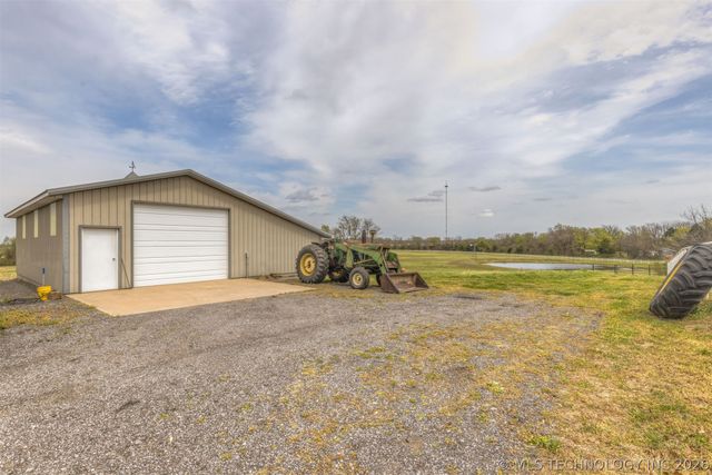 302 N Gas Street, Chouteau, OK 74337