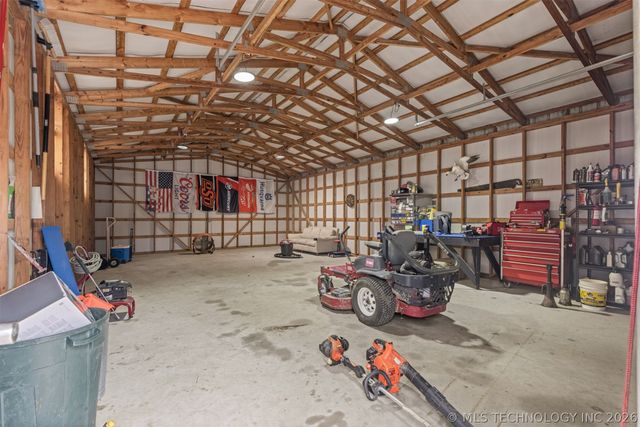 302 N Gas Street, Chouteau, OK 74337