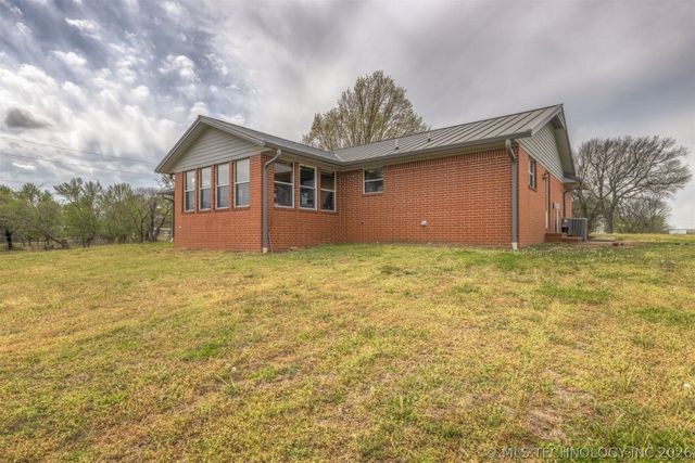 302 N Gas Street, Chouteau, OK 74337