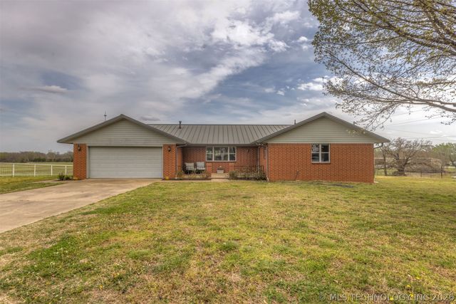 302 N Gas Street, Chouteau, OK 74337