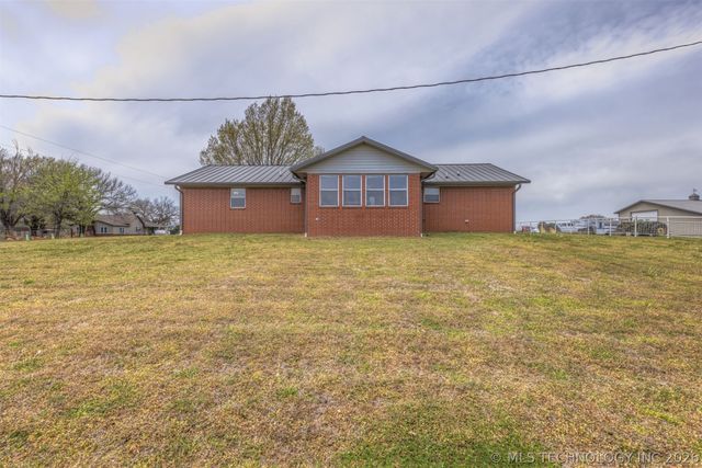 302 N Gas Street, Chouteau, OK 74337