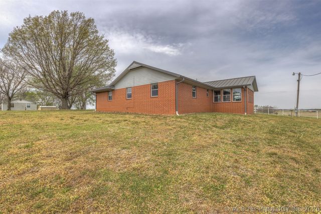 302 N Gas Street, Chouteau, OK 74337