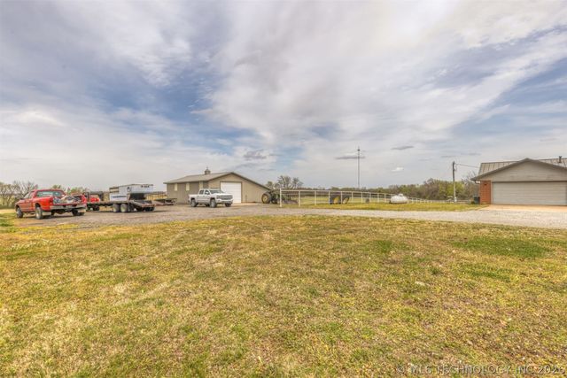 302 N Gas Street, Chouteau, OK 74337