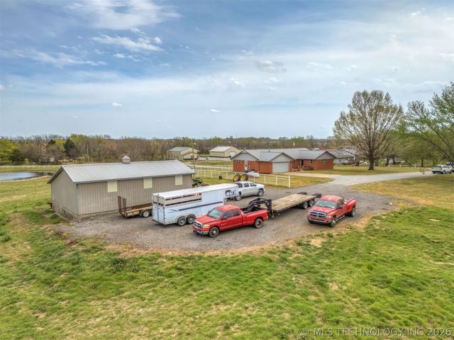 302 N Gas Street, Chouteau, OK 74337