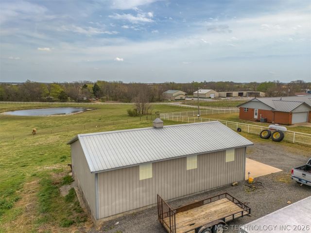 302 N Gas Street, Chouteau, OK 74337