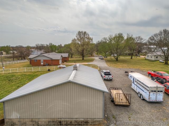 302 N Gas Street, Chouteau, OK 74337