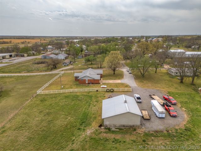 302 N Gas Street, Chouteau, OK 74337