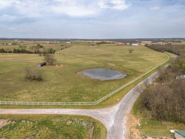 302 N Gas Street, Chouteau, OK 74337