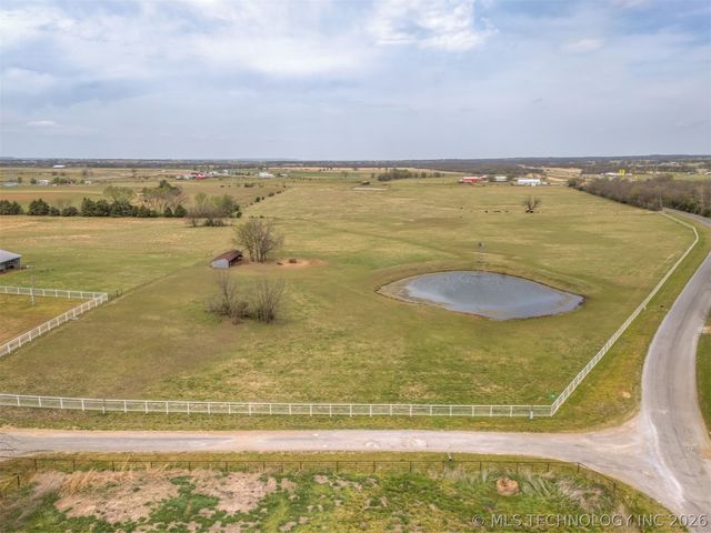 302 N Gas Street, Chouteau, OK 74337